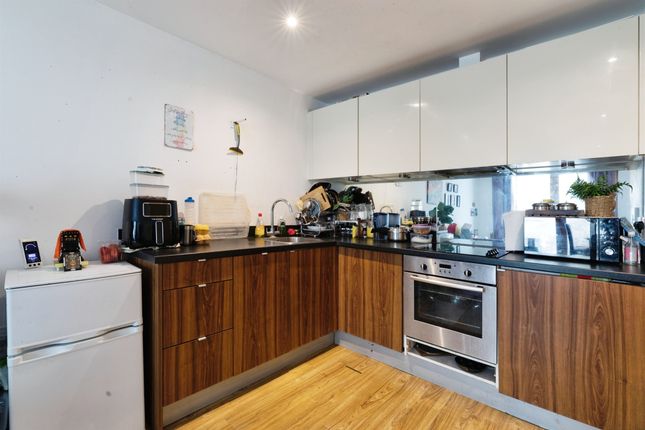 Flat 424, Cutmore, Ropeworks, 1, Arboretum Place, Barking photo 3