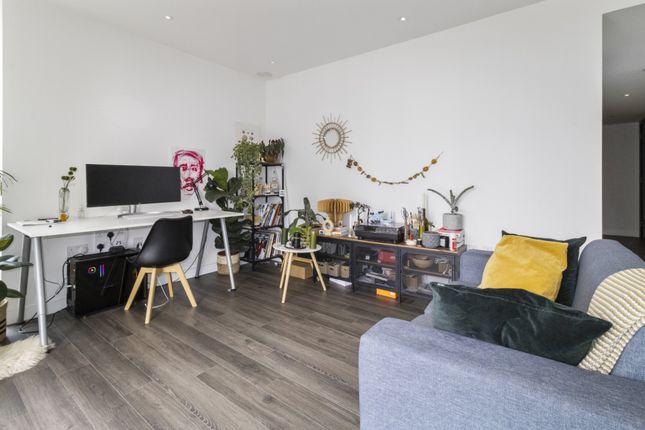 Flat for sale in 1 Chaucer Gardens, London