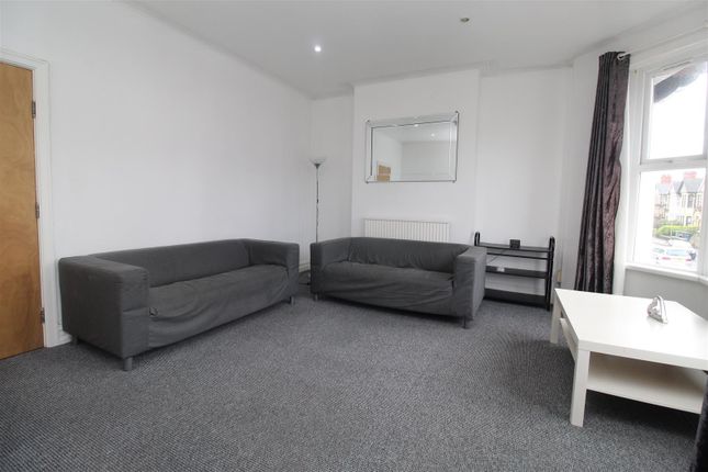 Flat to rent in Whitchurch Road, Heath, Cardiff