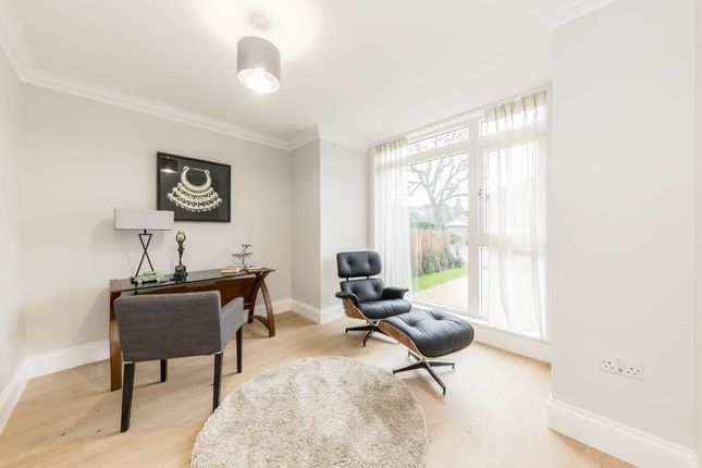 Property for sale in Blenheim Close, London