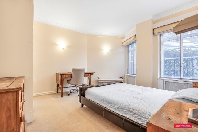 Flat to rent in Park Road, London