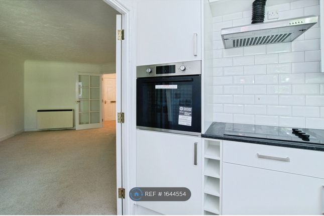 Flat, Alexandria Court Glenmoor Road, Ferndown photo 4