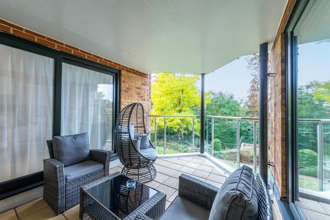 Flat for sale in Blyth Road, Bromley