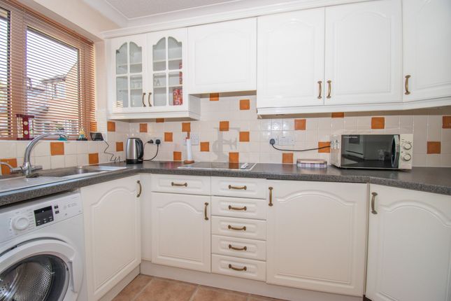 21 Hendon Grange, Leicester photo 4