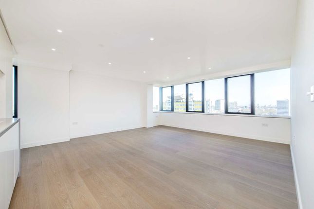 Flat 141, Blake Tower, 2, Fann Street, London photo 2