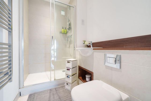 Flat for sale in Welford Court, Edgware