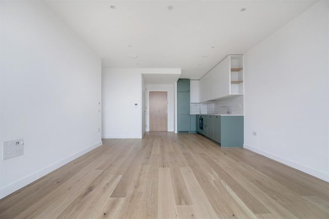 Flat to rent in Station Road, Tottenham Hale
