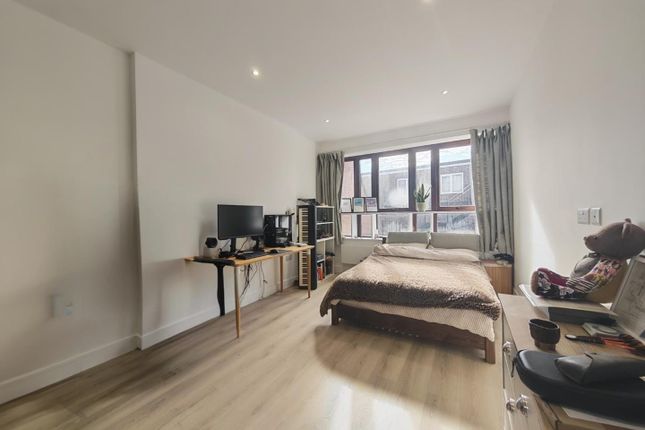 Flat, 6, Peach Street, Wokingham photo 4