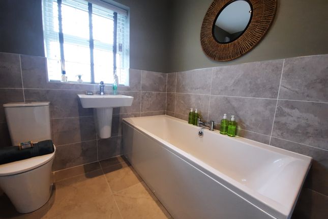 Plot 14, Laithe Avenue, Holmfirth photo 4