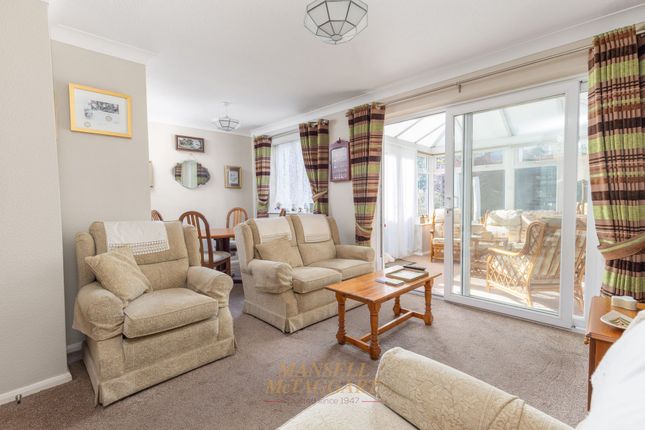14 Chevening Close, Crawley photo 3