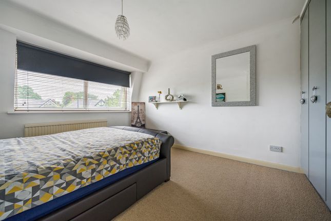 Town house for sale in Uplands Park Road, Enfield