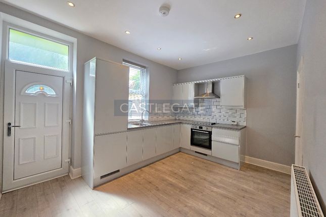 10 Thornhill Avenue, Huddersfield photo 3