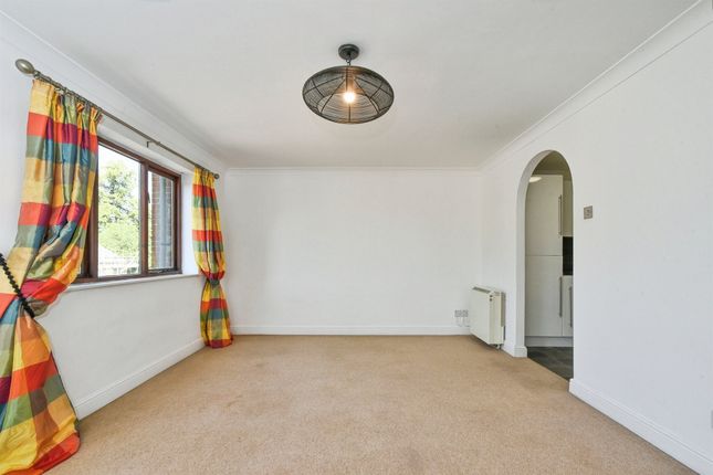 Flat 11, Rivercourt, Beeches Road, Cirencester photo 3