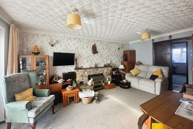 34a, Wheatlands Avenue, Hayling Island photo 3