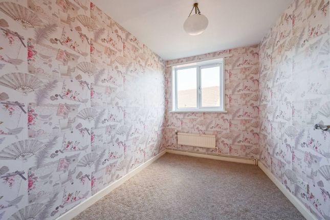Thumbnail Maisonette to rent in Old Farm Road, East Finchley, London