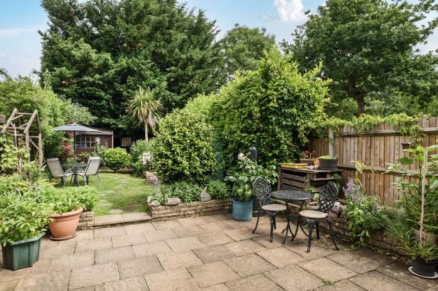 5, Fenns Lane, West End photo 4