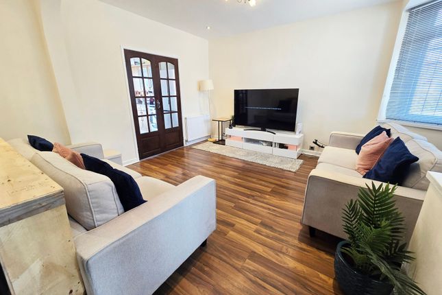 9 Bryngarth Crescent, Leicester photo 2