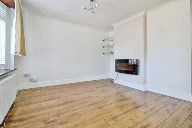 16, Newton Road, Chigwell photo 2