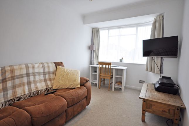 110 St Leonards Court, St Leonards Road, London photo 2