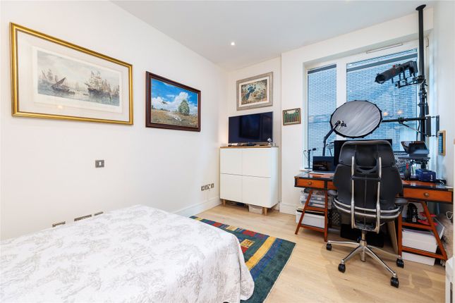 Flat for sale in Halcyon Wharf, 5 Wapping High Street, London