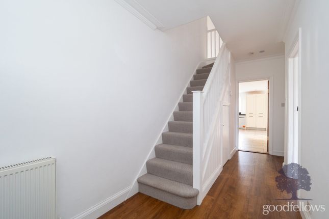 14, Foresters Drive, Wallington photo 2