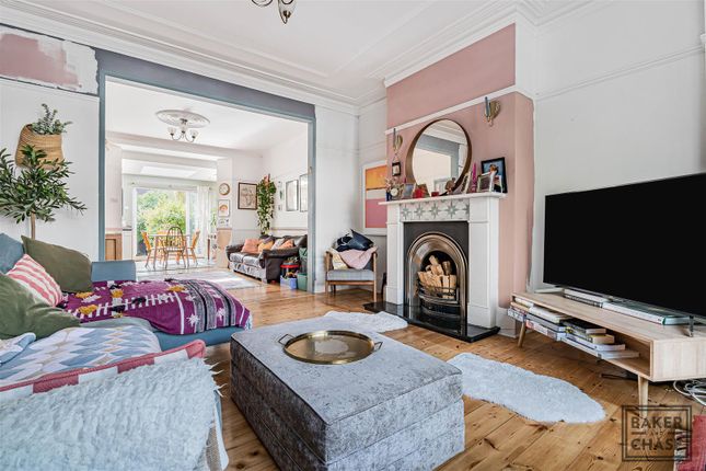 66, Hawthorn Avenue, London photo 2