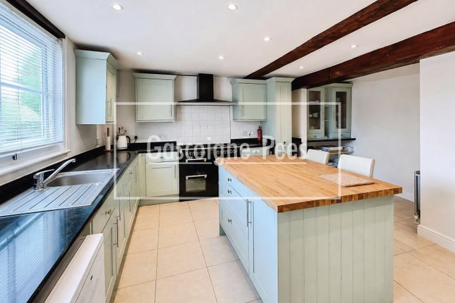 200, Guildford photo 3