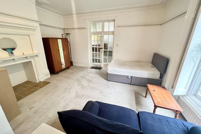 Flat 2 Hill House, Ockford Road, Godalming photo 2