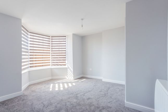 Flat B, 134, High Street, Marlborough photo 4