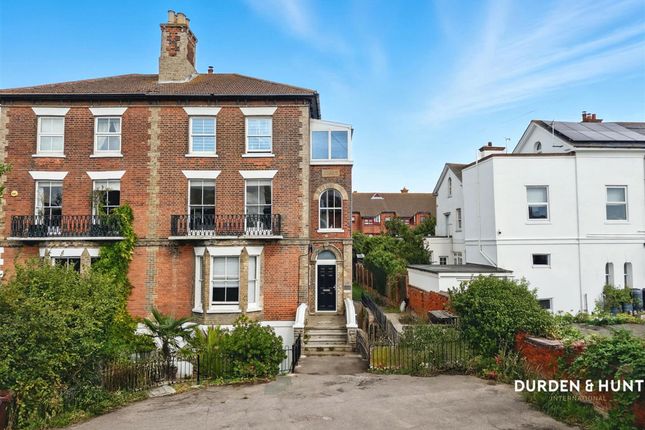 Flat 4, 2 Cliff Road, Harwich photo 2