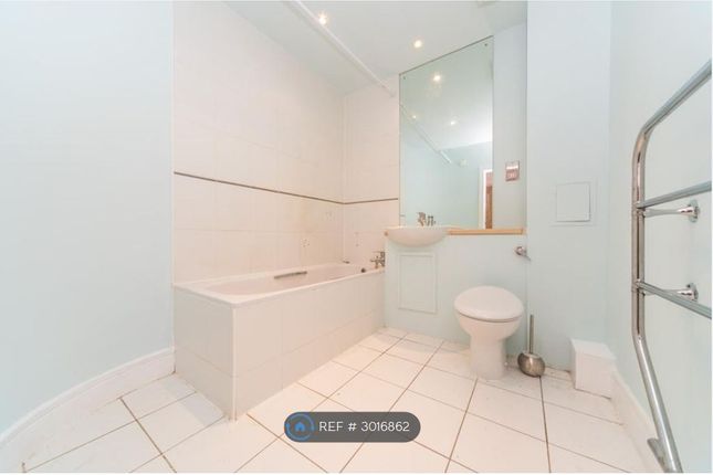 Flat, James House High Street, London photo 5