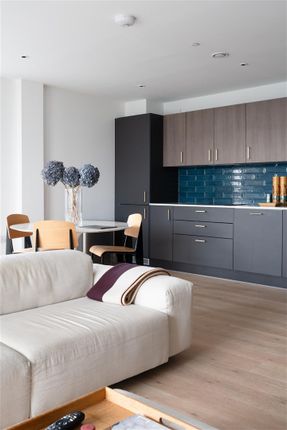 Flat 5, 1, Heckfield Place, London photo 3