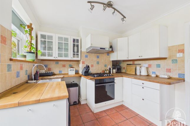 2, Clanna Lane, Alvington photo 3