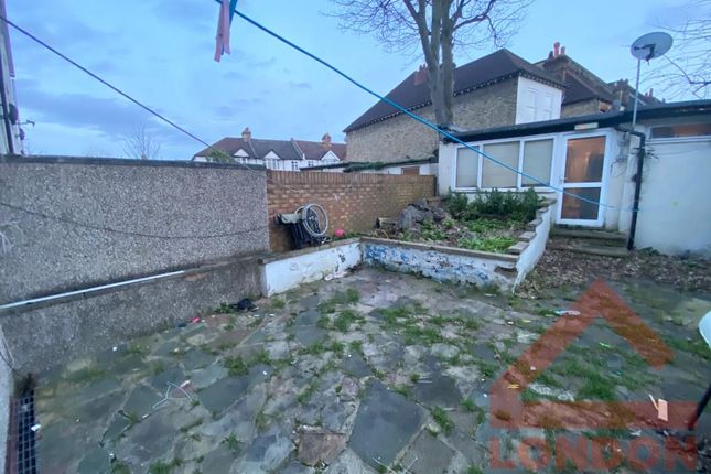 Thumbnail Shared accommodation to rent in Lower Addiscombe Road, Addiscombe, Croydon