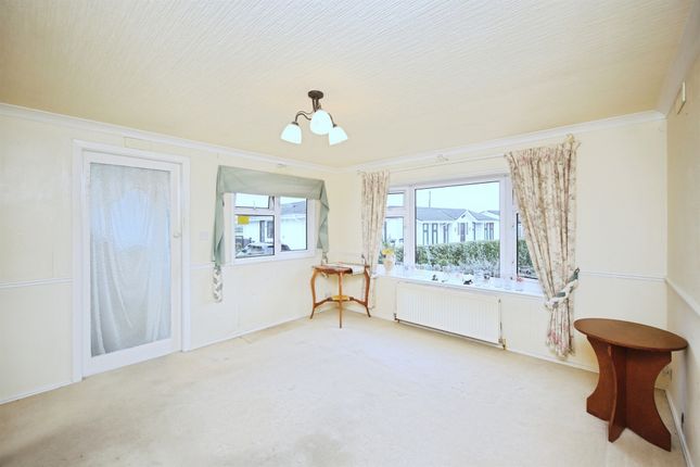 30, Woodcot Park, Stratford-Upon-Avon photo 2