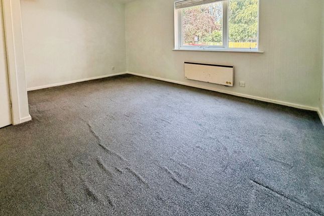 2 Seymour Court,, Fleet Road, Hampshire photo 4