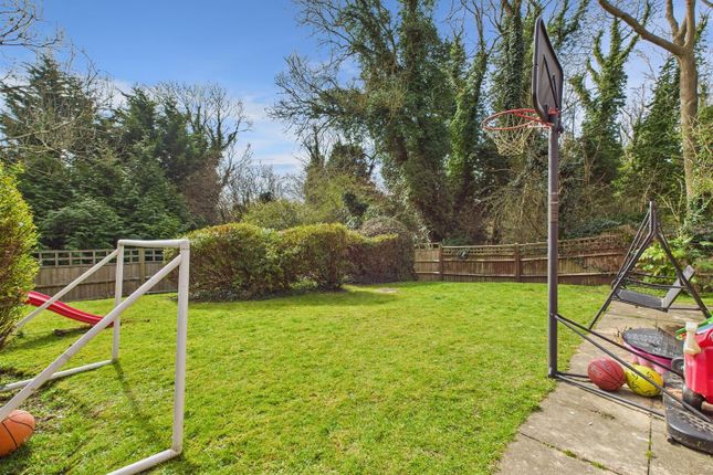 Flat 11 Glebe Court, 27, Whitethorn Avenue, Coulsdon photo 2