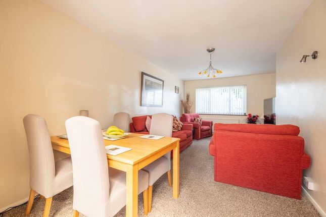 28, Norway Drive, Slough photo 3