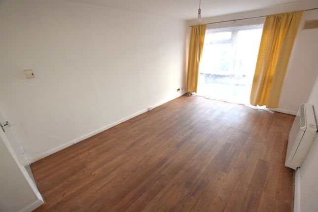 Flat for sale in Goodmayes Lane, Ilford