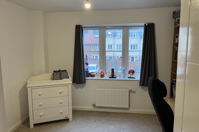 Flat for sale in Cartwheel Walk, Aldershot, Hampshire