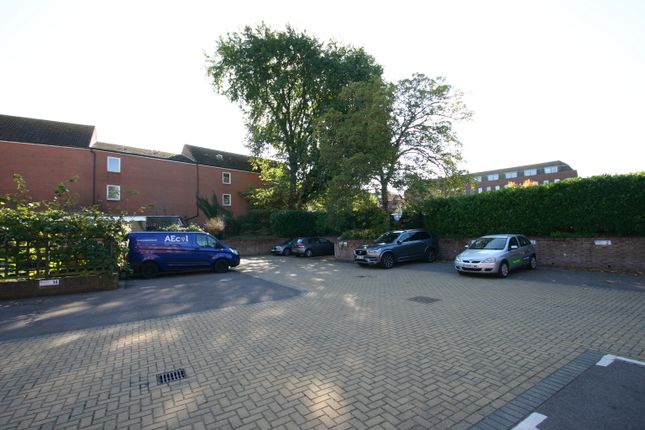 Parking/garage to let in West Quay, Bridgwater