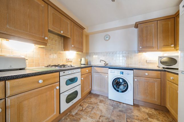 Flat 11, Locksley Grange 74 St Marychurch Road, Torquay Devon, Devon photo 4