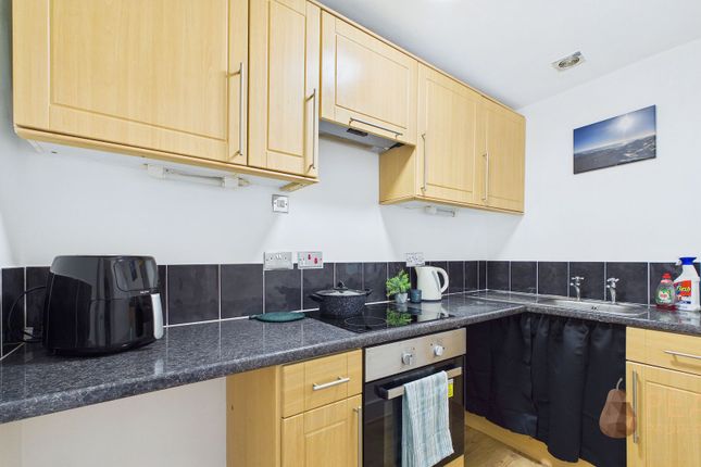 Flat 27, Milton Court Milton Road, Worthing photo 3