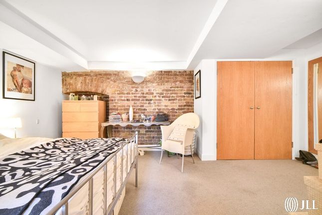 Flat to rent in Wapping Wall, London