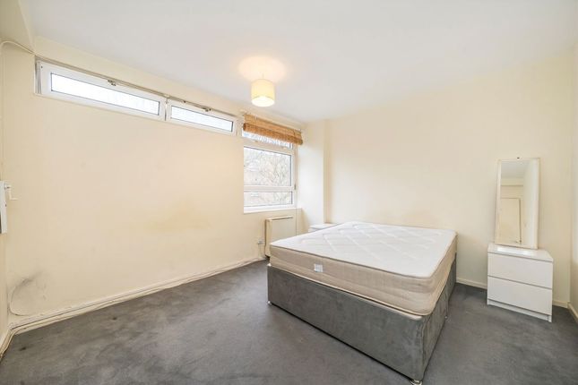 Flat 21, Crown Court, Lacy Road, London photo 2