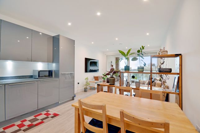 Flat for sale in 4 Sterling Way, London
