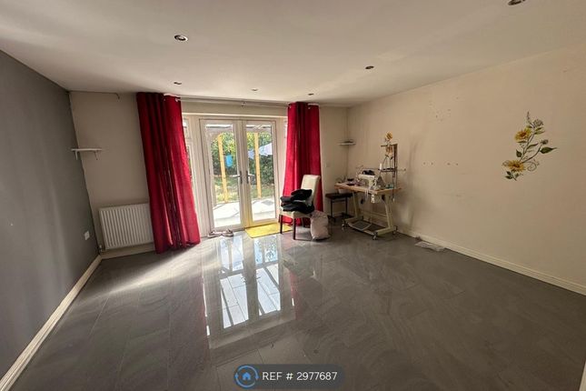 Heren Lane, Whitehouse, Milton Keynes photo 2