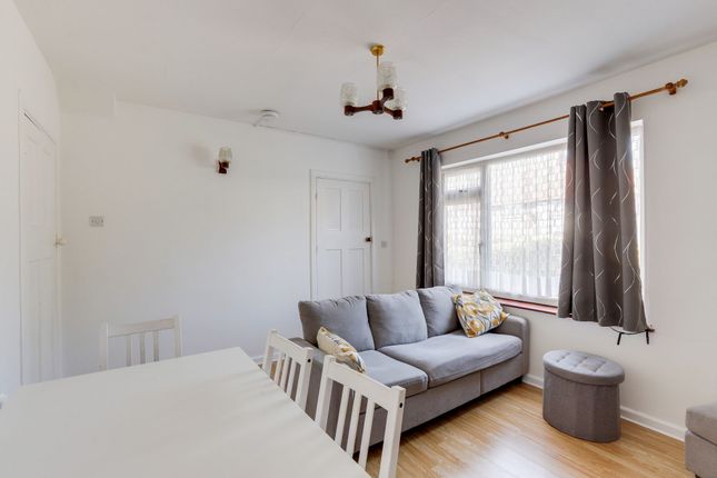 10 Austrey Avenue, Nottingham photo 4