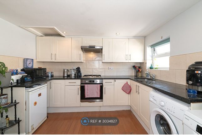 Flat, Wyndham Road, Camberwell photo 3