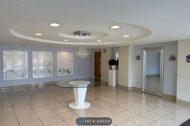 Flat, The Crescent Gunwharf Quays, Portsmouth photo 2